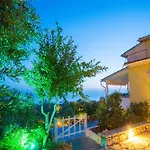 Caza Levantiera Lefkada فيلة