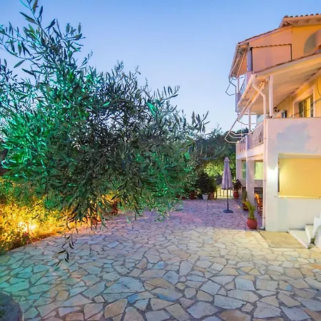 Caza Levantiera Lefkada * Каламици