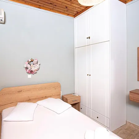 Caza Levantiera Lefkada